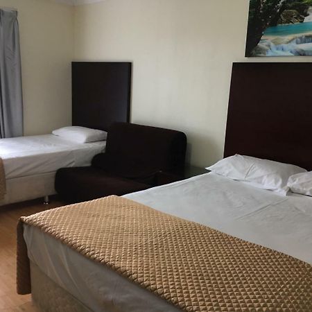 Centenary Motor Inn Брисбен Экстерьер фото